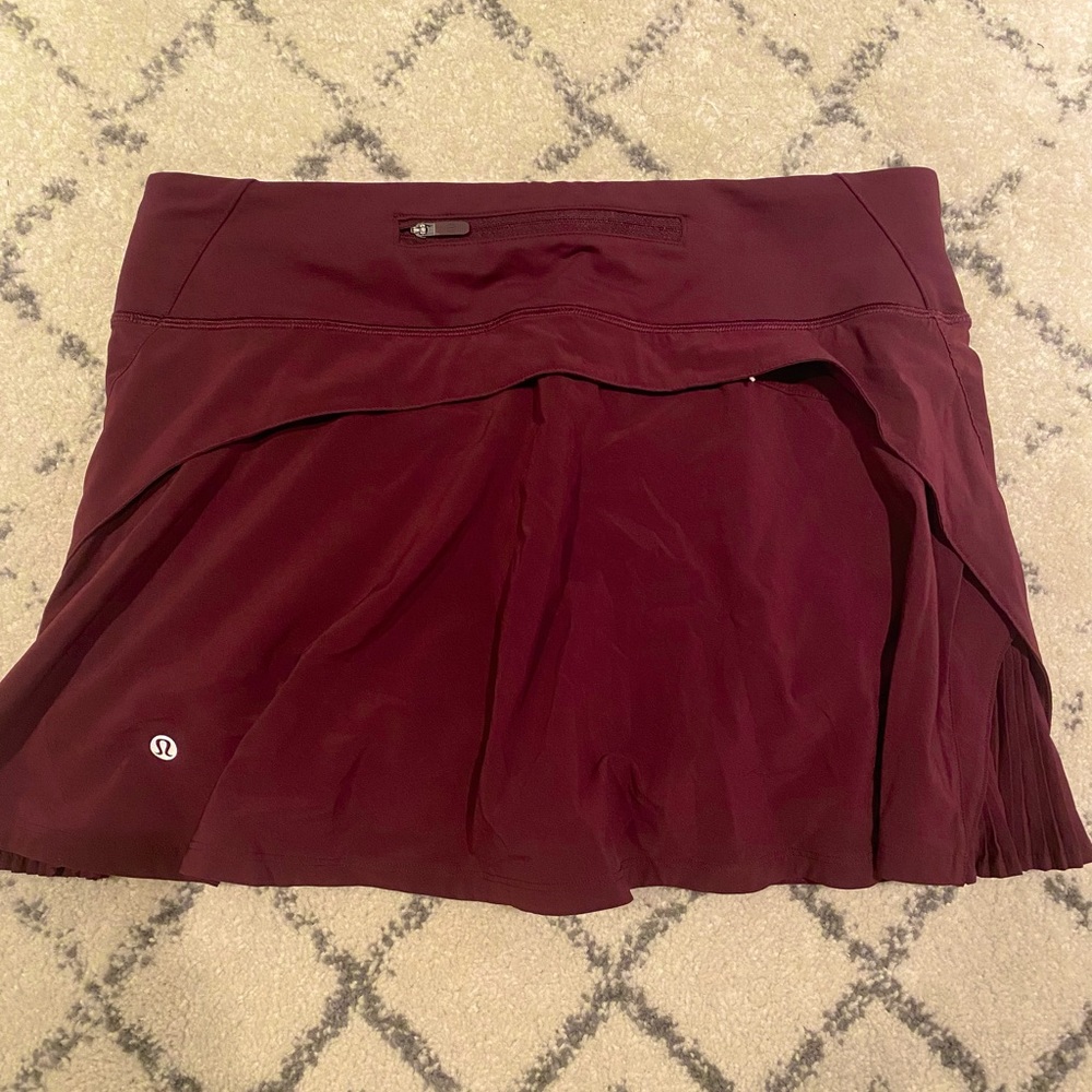 Lululemon maroon tennis skirt